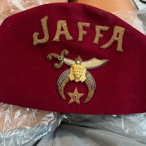 Velvet Masonic fez hat with tassel … excellent condition
